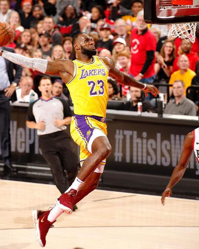 掘金约基奇三双末节爆发（约基奇砍下三双 末节发力带领掘金爆发）