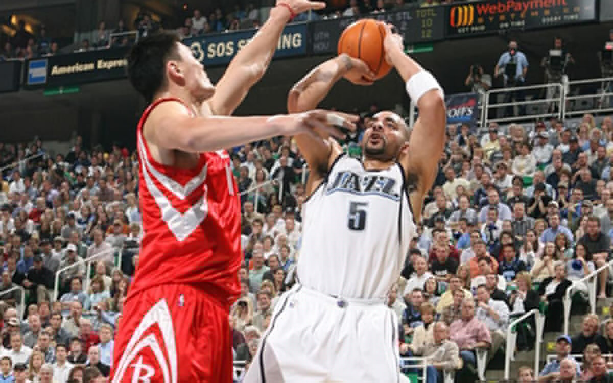 卡卢卢：斯帕莱蒂要求很高；我们可以随时切换三后卫或四后卫（卡卢卢：斯帕莱蒂要求严格，三四后卫切换自如）