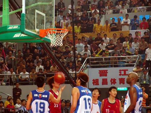 里夫斯本赛季有3次单场15+罚球，追平SGA并列联盟第二多（里夫斯本季三度单场15+罚球，与SGA并列联盟第二多）